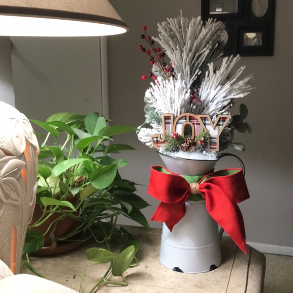 SOLD (NEW)🎄 Farmhouse Enamel Christmas Pitcher - Picture 3 of 6